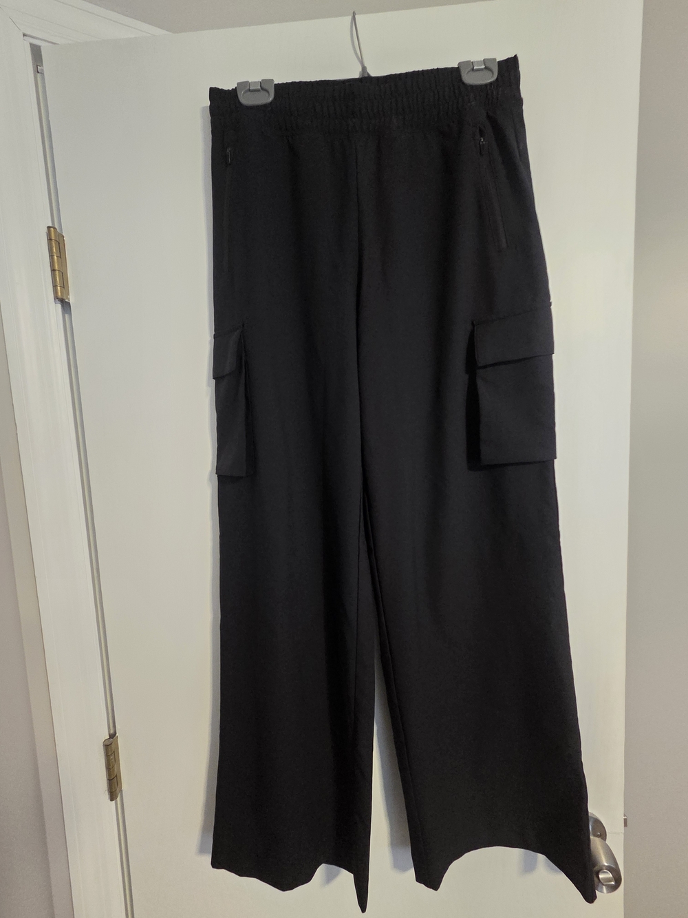 Beyond Yoga Black Wide-Leg Cargo Pants with Elastic Waistband